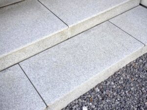 Stopnie blokowe płomieniowane