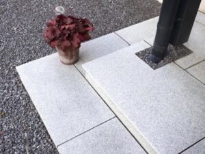 Płyty granitowe płomieniowane