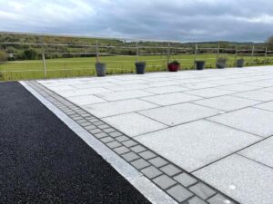 Płyty granitowe płomieniowane