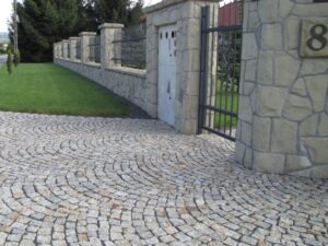 Koskta granitowa szaro-ruda